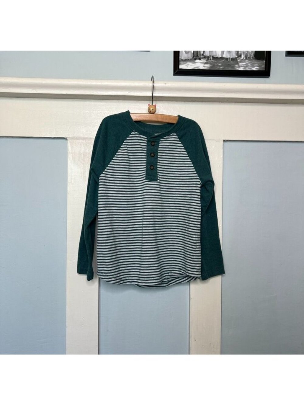 Cat & Jack Green & White Striped Long Sleeve Henley Shirt Boys XS (4/5)